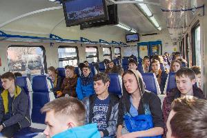 Пассажиры пригородных поездов в Башкирии принимают поздравления с Днем России Город Уфа IMG_6997_1.jpg