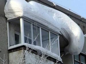 Когда сосульки опасны Город Уфа балкон снег (1).jpg