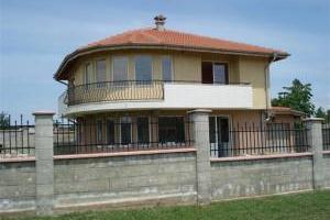 Болгария Варна - двухэтажный дом для продажа, расположен в мирной деревне на 24 км. от морская столица Болгарии - Варны и море  Город Уфа