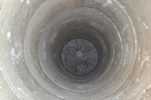Копка канализационных колодцев и укладка труб.  Город Уфа