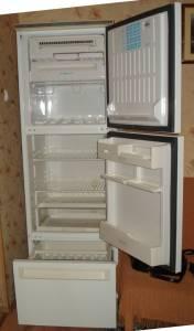 Холодильник-морозильник "STINOL-104" трехкамерный (холодильная, морозильная и выдвижная камеры).  Город Уфа DSC04792.JPG